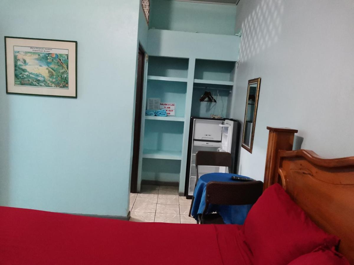 Cabinas Mitchaelle'S Puerto Viejo de Talamanca Exterior foto