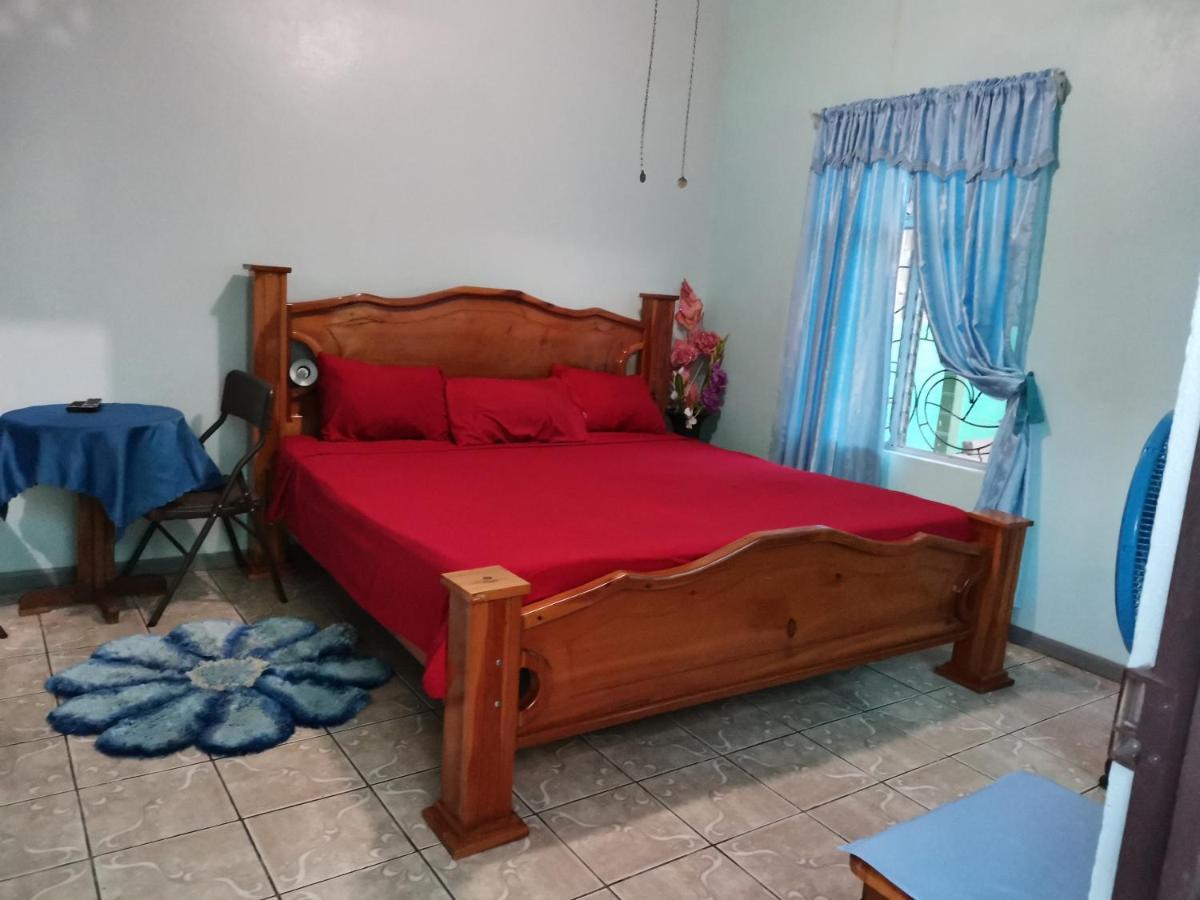 Cabinas Mitchaelle'S Puerto Viejo de Talamanca Exterior foto