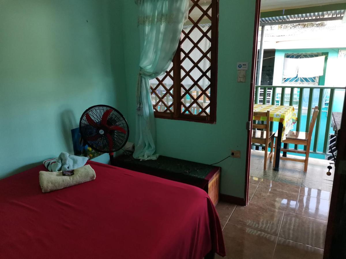 Cabinas Mitchaelle'S Puerto Viejo de Talamanca Exterior foto