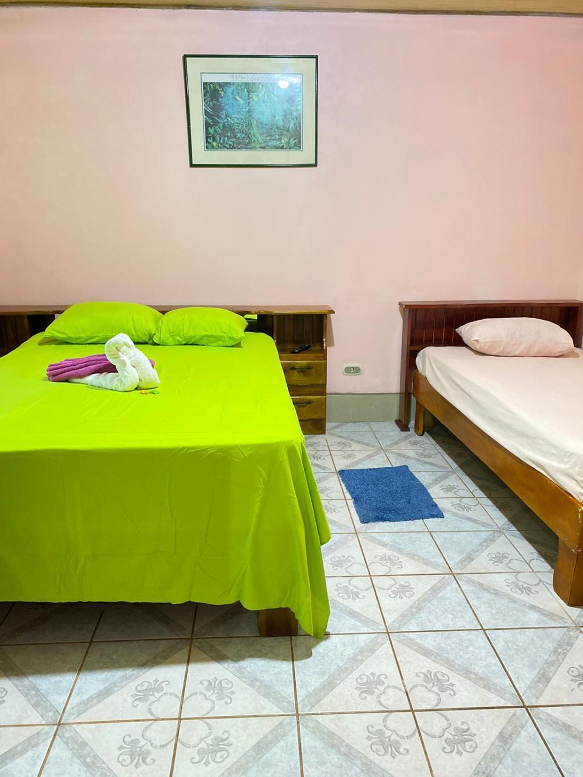Cabinas Mitchaelle'S Puerto Viejo de Talamanca Exterior foto